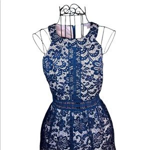 A beautiful sleeveless size 0 Blue and White tea dress!